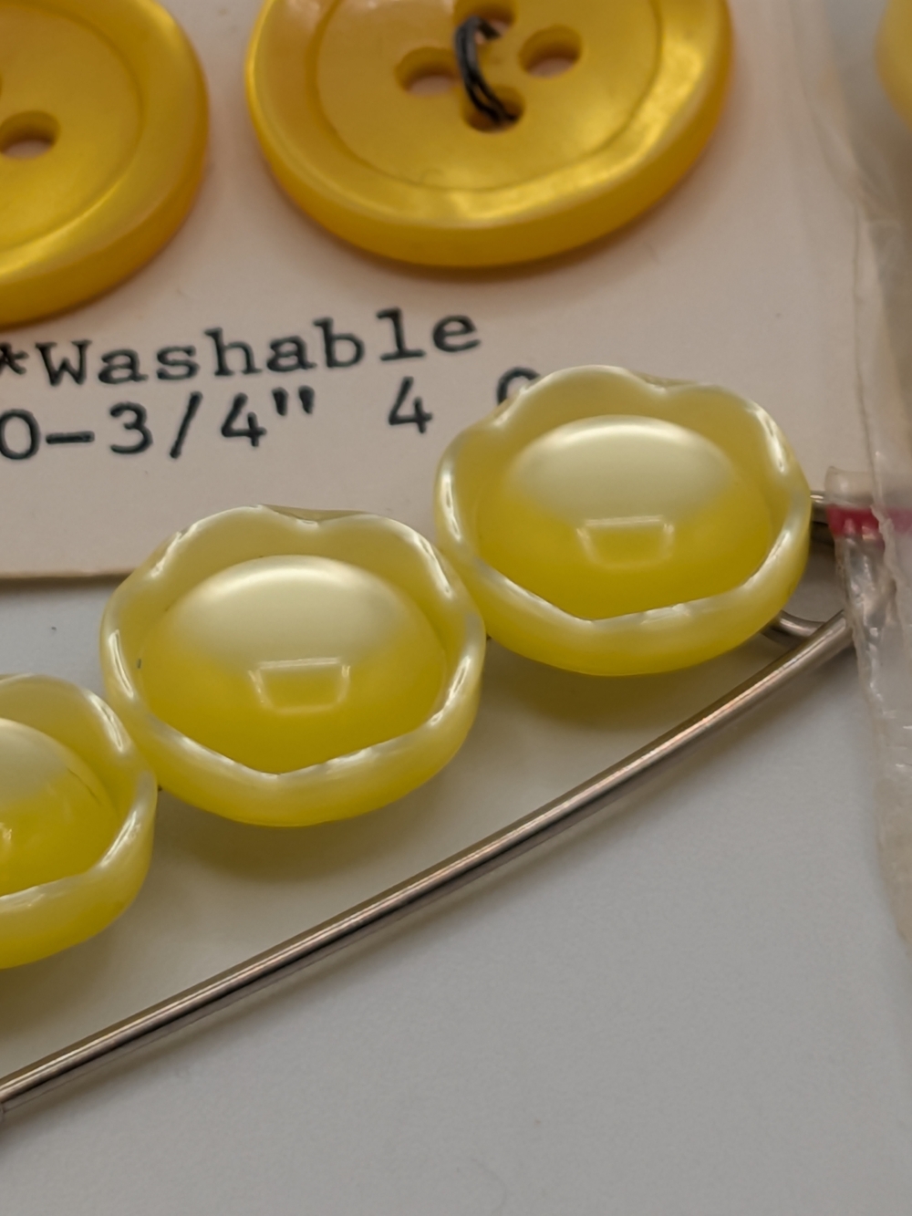 Set Assorted Yellow Vintage Buttons - Picture 5 of 5